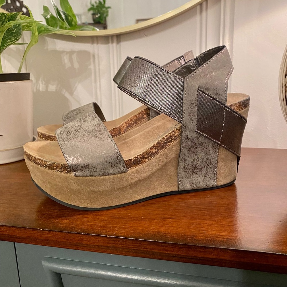 Pierre Dumas Hester Wedges